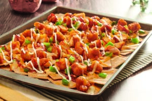 Tray of chicken nachos made with triscuits
